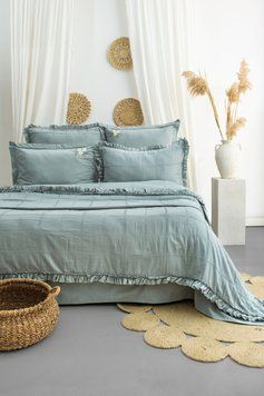 Легкое постельное белье с покрывалом и вышивкой Saheser - Fiorella mint 30228 фото