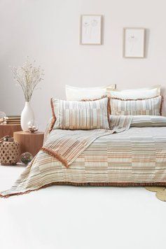 Жаккардовое покрывало с наволочками Saheser - Lia tile red евро 30239 фото